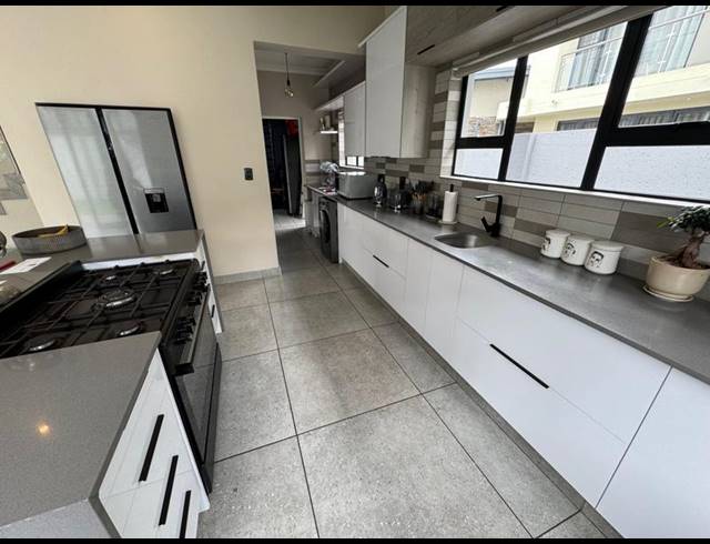 3 BEDROOM HOUSE FOR SALE IN GLEN ERASMIA